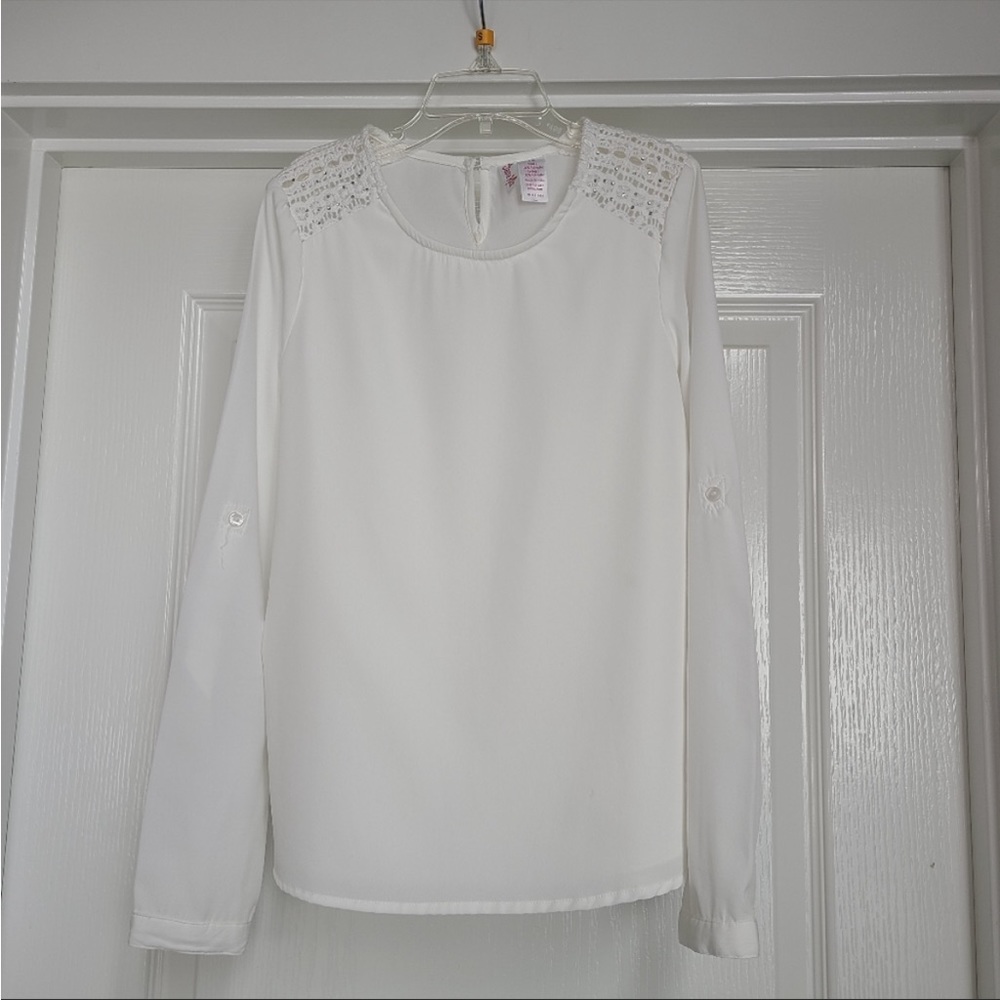 Girls blouse.